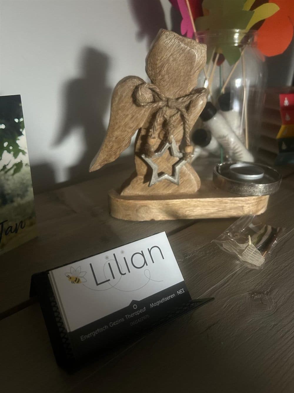 Een sfeervol, warm detail in de praktijkruimte van Bij Lilian